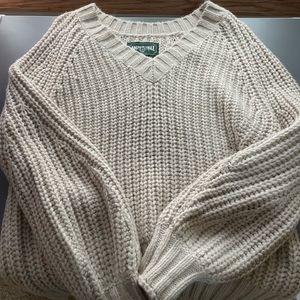 NWOT American Eagle V-neck Sweater
